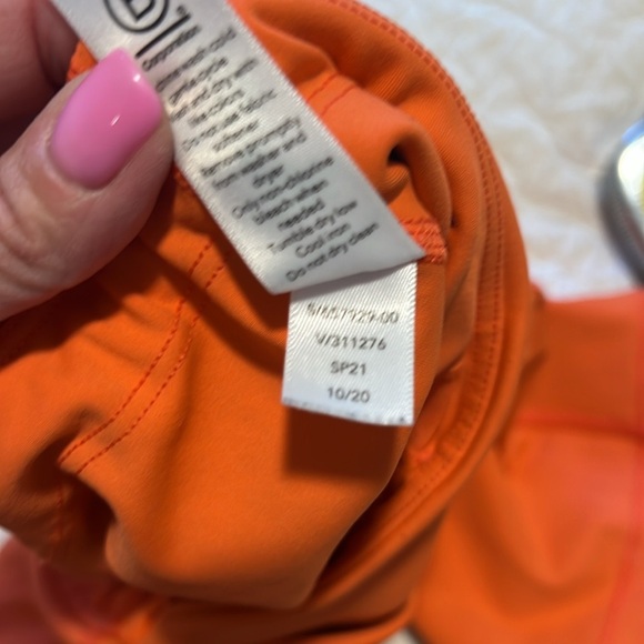 Athleta Biner Shorts 6” inseam - Picture 6 of 9